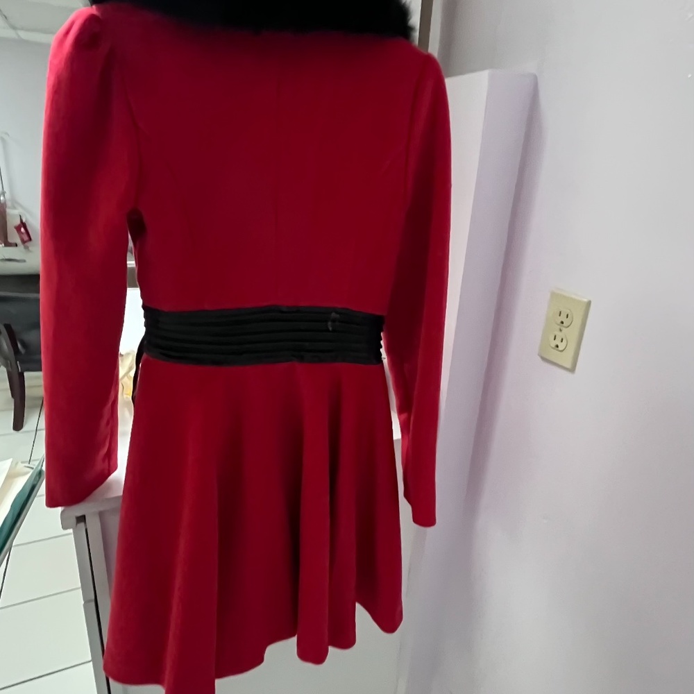Red coat - Picture 2 of 4